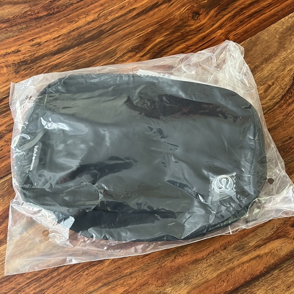 🍋NWT Lululemon Everywhere Belt Bag Wordmark - Picture 11 of 11